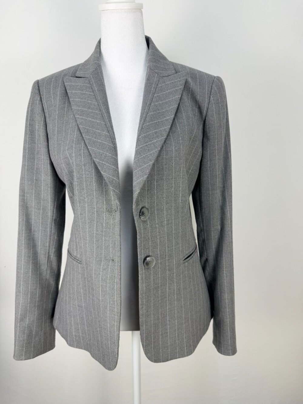 Antonio Melani Gray Pinstripe Blazer Women Size 4 Career Office Business Jacket - Picture 6 of 11